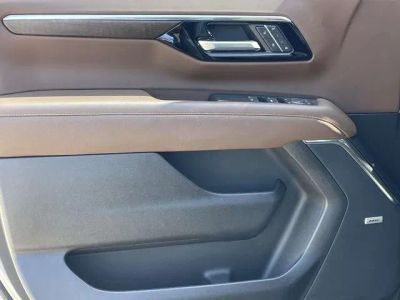 2025 Chevrolet Tahoe - Photo 12