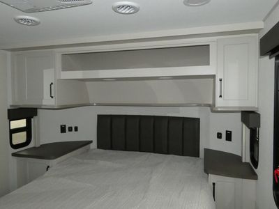 2026 Grand Design Momentum G-Class - Photo 8