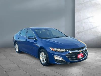 2023 Chevrolet Malibu — front three-quarter view