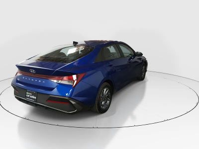 2024 Hyundai Elantra — photo 7 view