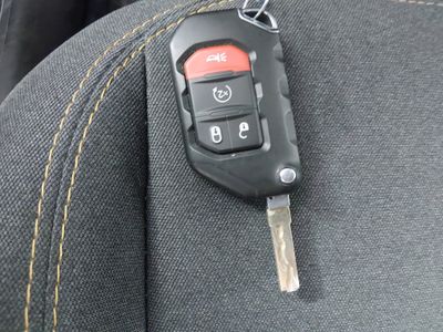 2025 Jeep Wrangler — photo 15 view