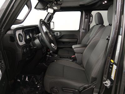 2025 Jeep Wrangler — photo 20 view