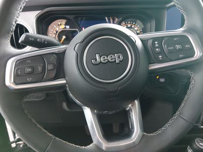 2025 Jeep Wrangler — photo 12 view