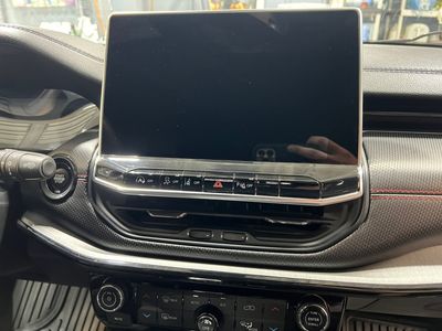 2023 Jeep Compass — photo 11 view