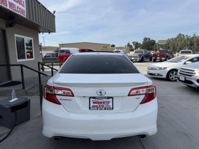 2014 Toyota Camry - Photo 4