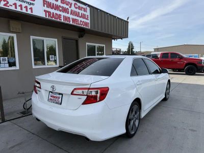 2014 Toyota Camry - Photo 3