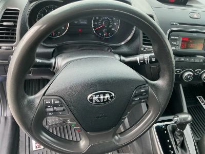 2018 Kia Forte - Photo 13