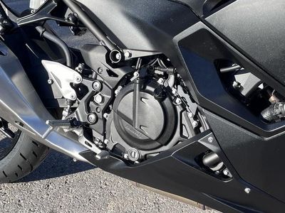 2026 Kawasaki Ninja 500 Metallic Flat Spark Black — photo 9 view