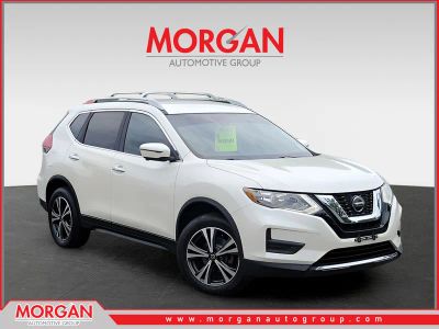 2019 Nissan Rogue SV in White — front three-quarter view