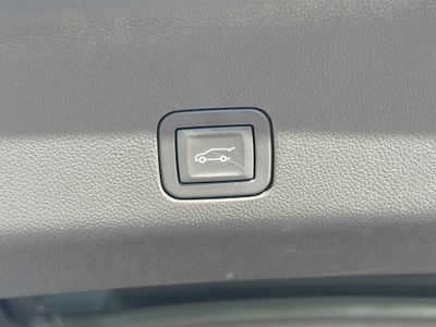 2025 Chevrolet Tahoe - Photo 13
