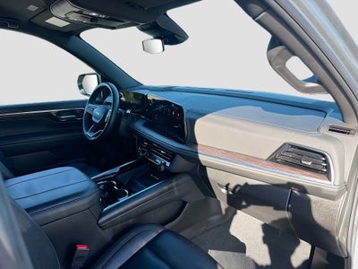 2025 Chevrolet Tahoe - Photo 14