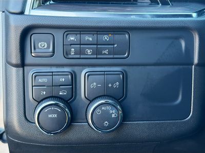 2025 Chevrolet Tahoe - Photo 35