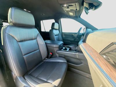2025 Chevrolet Tahoe - Photo 15