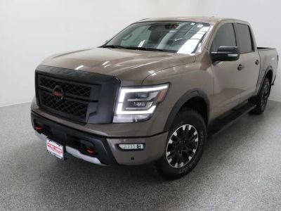 2022 Nissan Titan 4WD - Photo 2