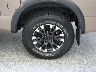 2022 Nissan Titan 4WD - Photo 10
