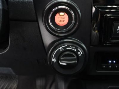 2022 Nissan Titan 4WD - Photo 18