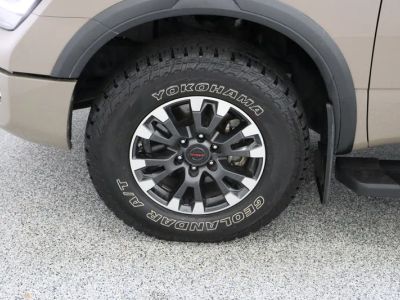 2022 Nissan Titan 4WD - Photo 11