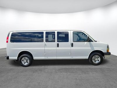 2019 Chevrolet Express 3500 - Photo 2