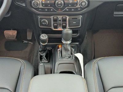 2026 Jeep Wrangler — photo 17 view