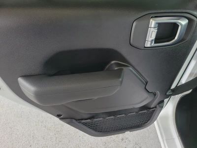 2026 Jeep Wrangler — photo 14 view