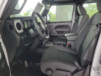 2026 Jeep Wrangler — photo 18 view