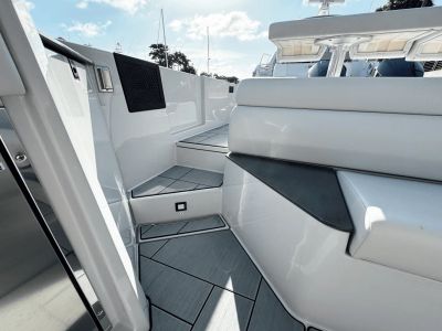 2024 Aviara AV36 Outboard - Photo 13