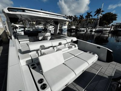 2024 Aviara AV36 Outboard - Photo 9