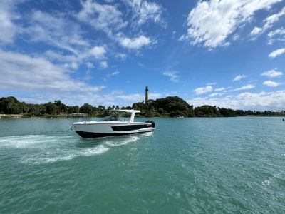 2024 Aviara AV36 Outboard - Photo 2