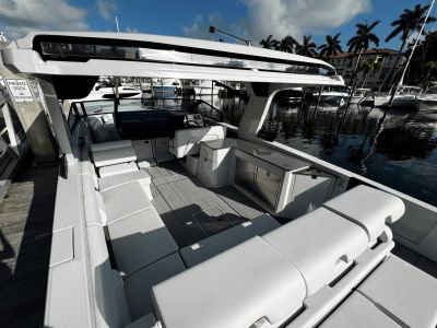 2024 Aviara AV36 Outboard - Photo 8