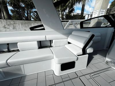 2024 Aviara AV36 Outboard - Photo 15
