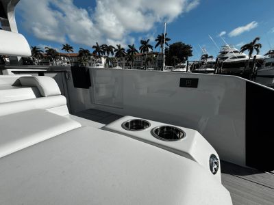 2024 Aviara AV36 Outboard - Photo 12