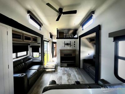 2025 Palomino Puma - Photo 24