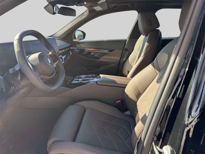 2024 BMW i5 - Photo 11
