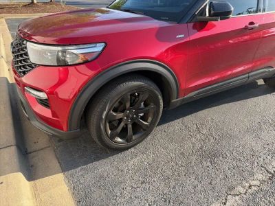 2023 Ford Explorer - Photo 2