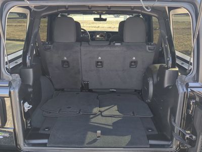 2022 Jeep Wrangler - Photo 14