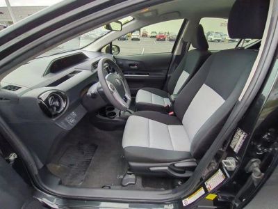 2016 Toyota Prius c - Photo 8