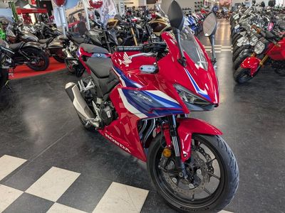 2025 Honda CBR500R - Photo 2