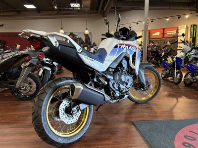 2025 Honda Transalp - Photo 13