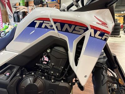 2025 Honda Transalp - Photo 17