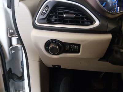 2023 Chrysler Voyager - Photo 13