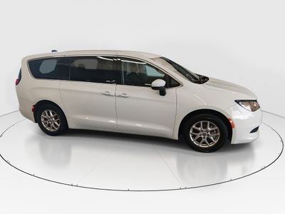 2023 Chrysler Voyager - Photo 8