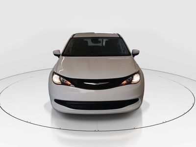 2023 Chrysler Voyager - Photo 2