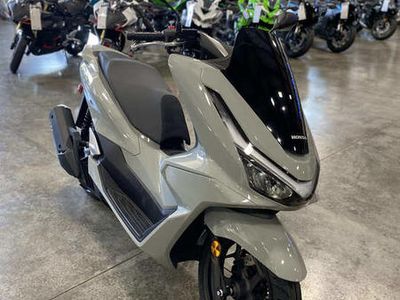 2025 Honda PCX - Photo 2