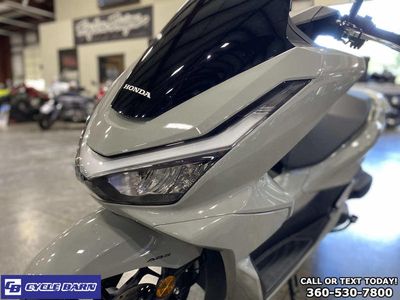 2025 Honda PCX - Photo 12