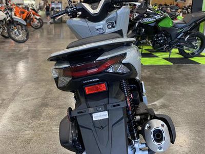 2025 Honda PCX - Photo 4