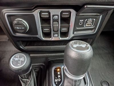 2024 Jeep Wrangler — photo 17 view