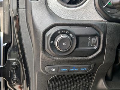 2024 Jeep Wrangler — photo 13 view