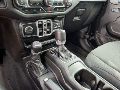 2024 Jeep Wrangler — photo 16 view
