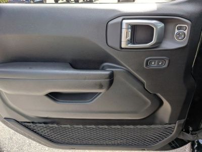 2024 Jeep Wrangler — photo 24 view