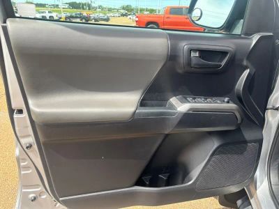 2021 Toyota Tacoma - Photo 6